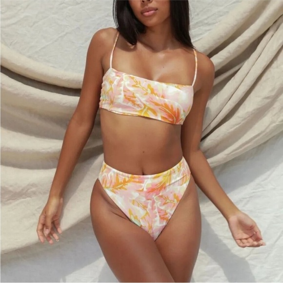 Stone Fox Swim Bliss Bikini Top Small NWT | Hot Tropix Print + Luxe Stretch 🌺🌞 - Picture 1 of 2
